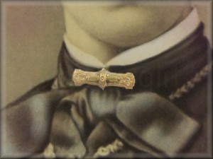 breast-pin / brooch